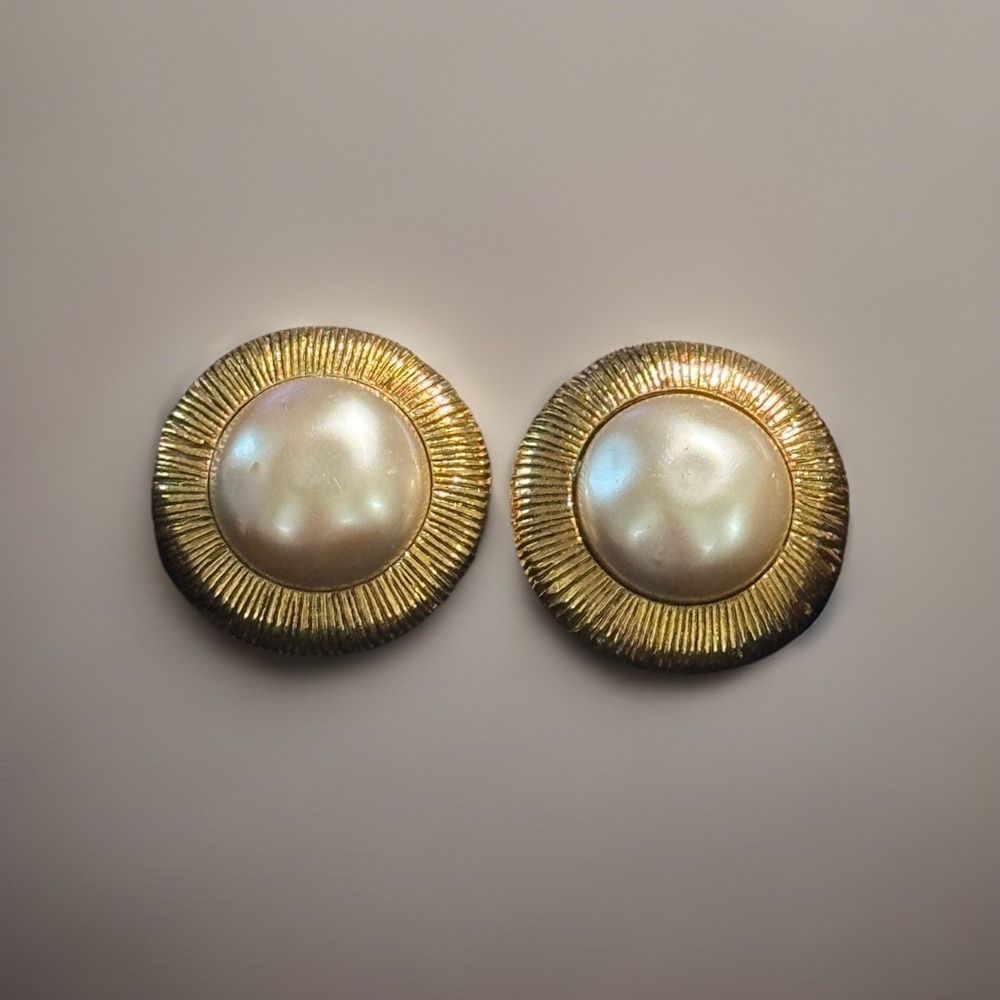 Authentic CHANEL Vintage Gold Pearl Earrings